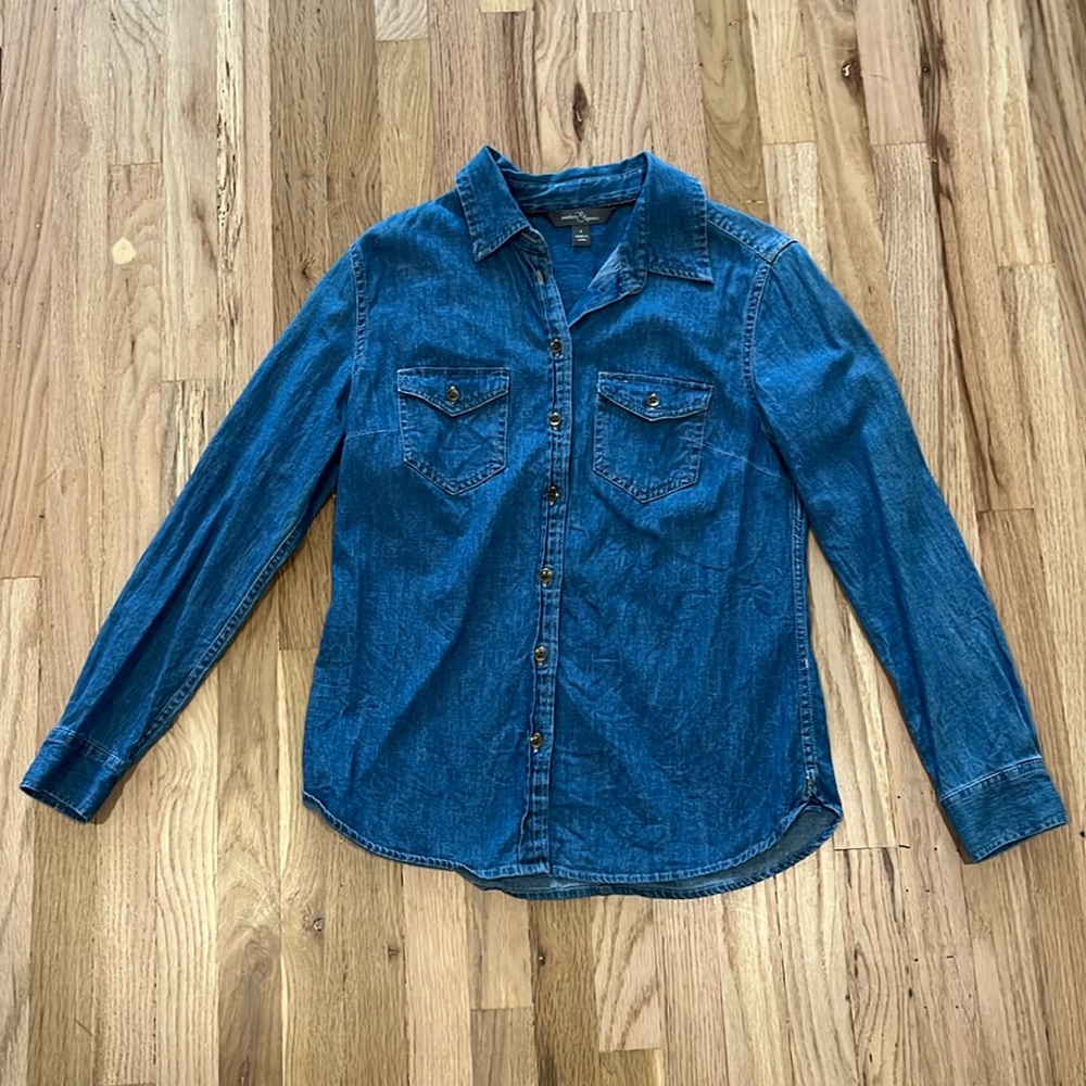 Market & Spruce Morgina Button Down Chambray Top Size small
